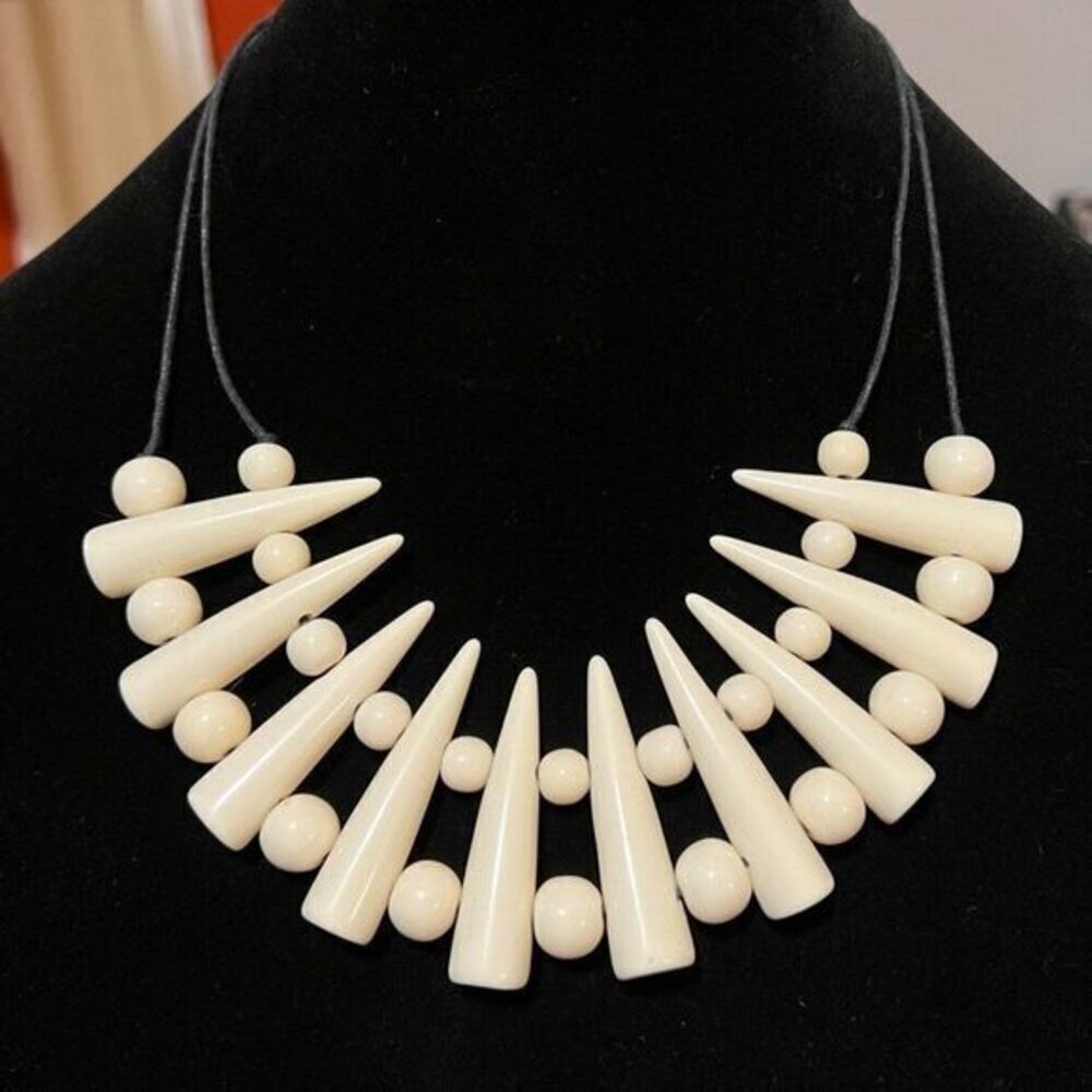 VINTAGE Hand Carved Bone Necklace 19‎ in